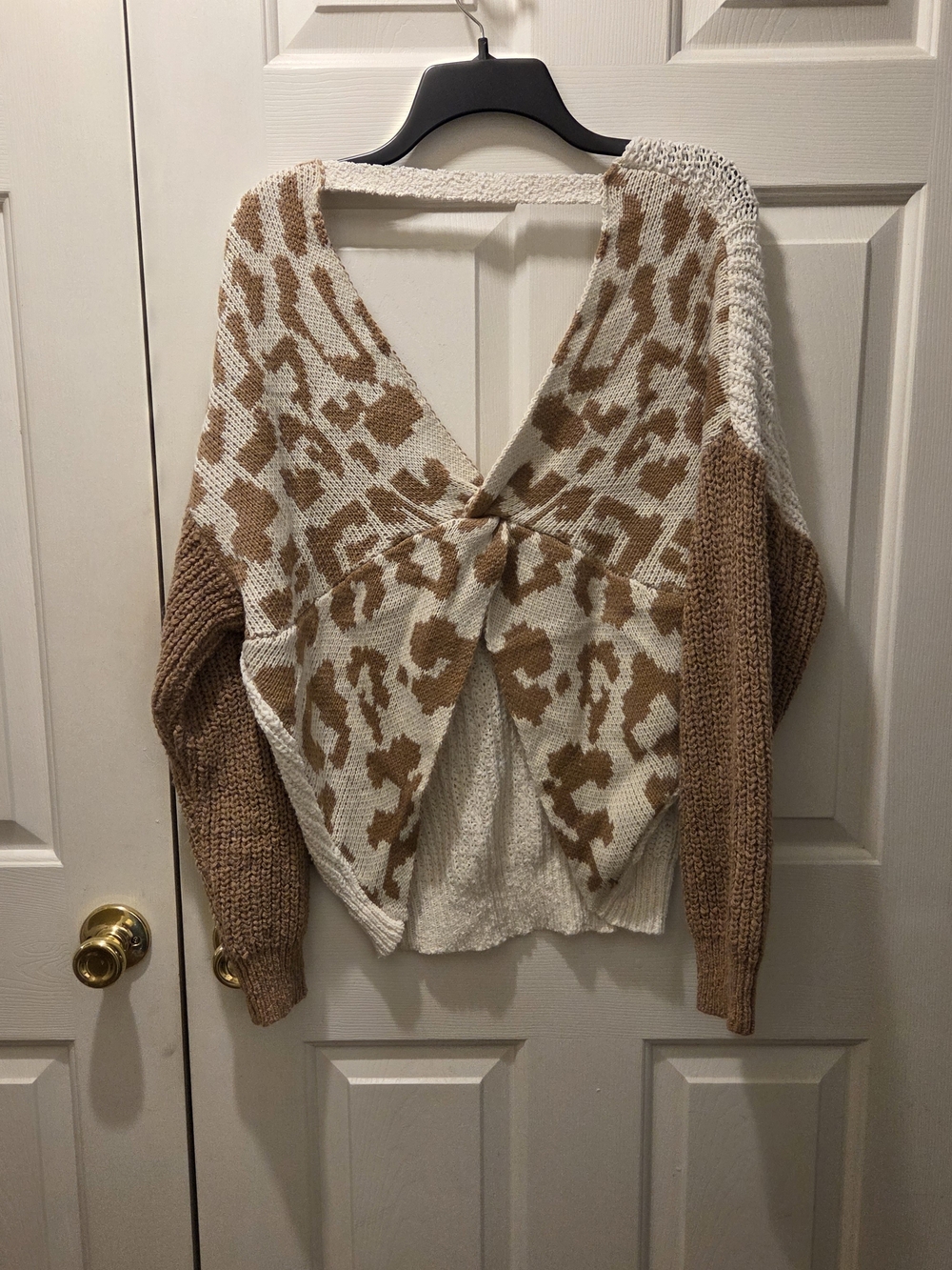 Daytrip Chunky V-Neck Colorblock Sweater in Cream & Brown - Picture 2 of 3